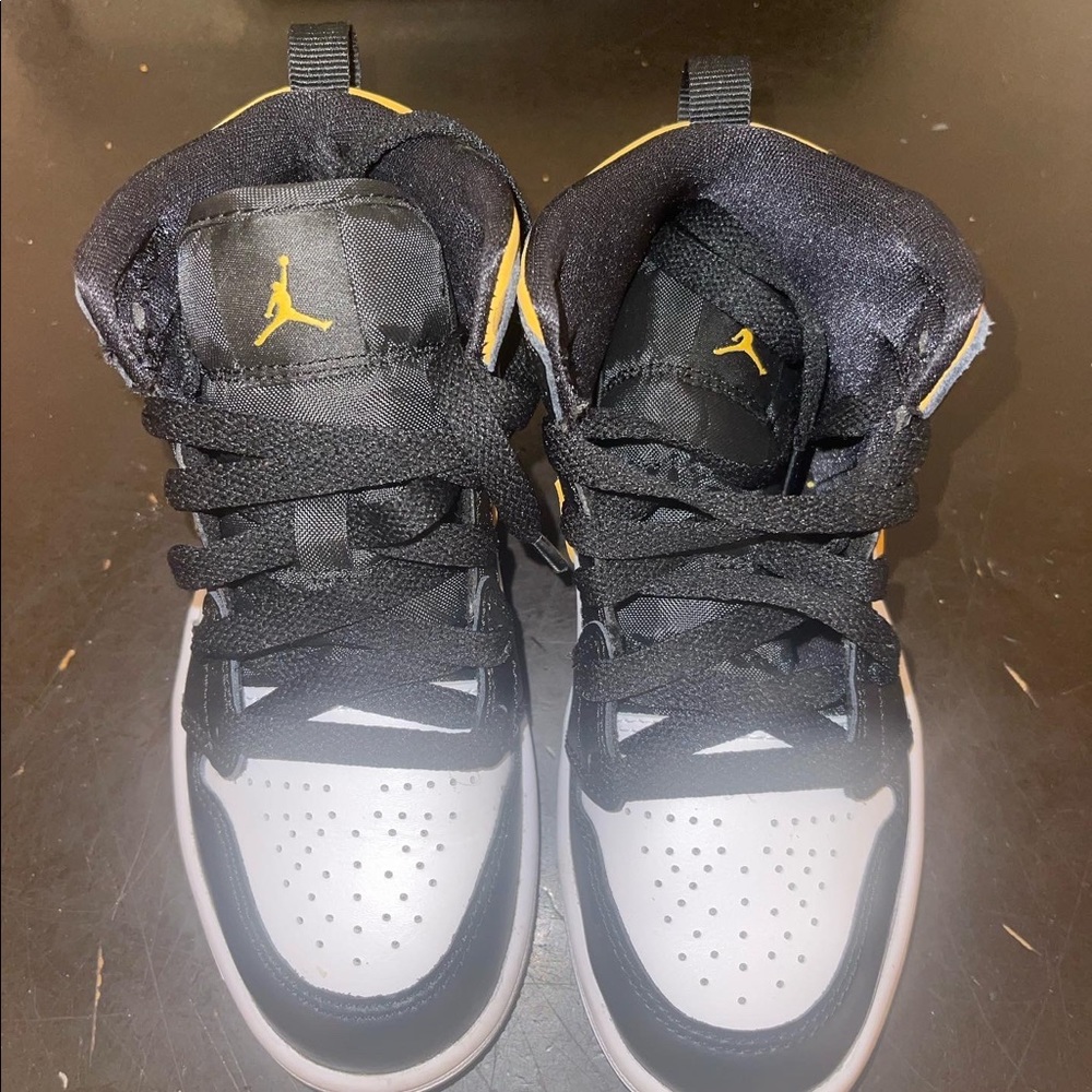 🚫SOLD ON MECARI 🚫Jordan 12c